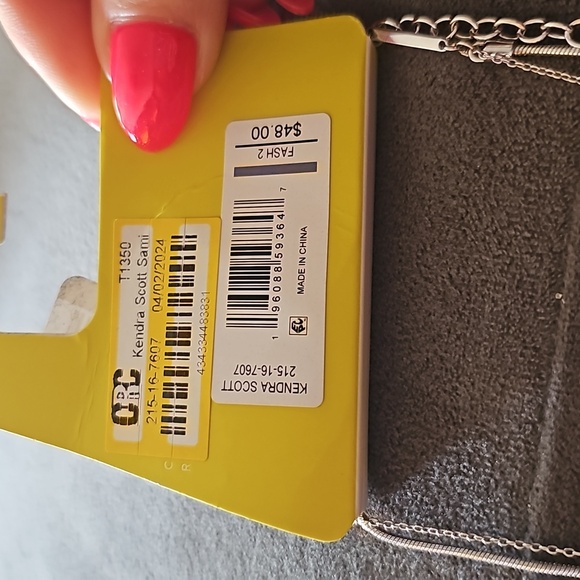 Kendra Scott - Picture 3 of 4